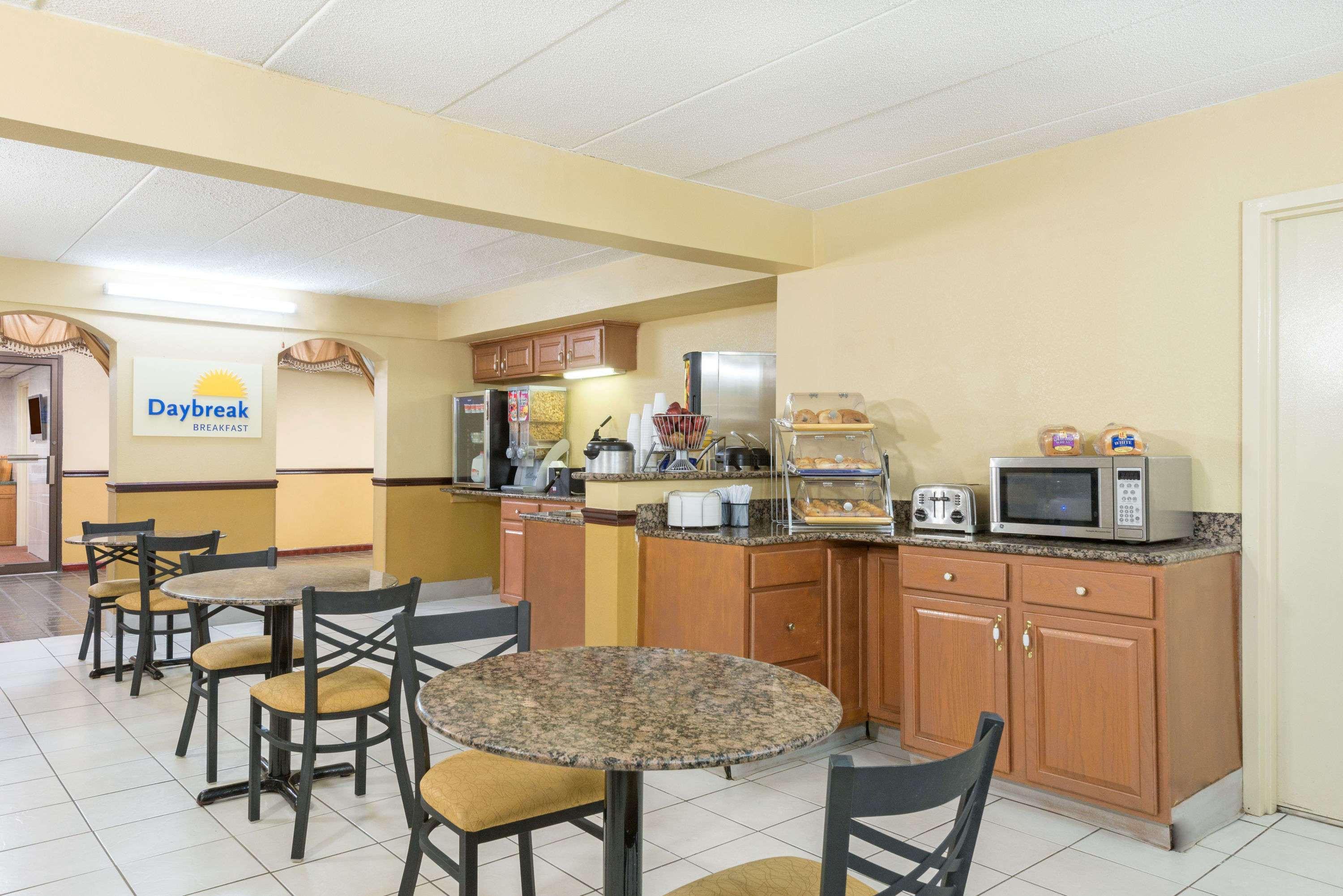 Days Inn By Wyndham Hagerstown I-70 Ngoại thất bức ảnh